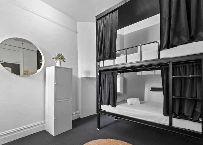 Azzuro Pod Hotel - Potts Point Sydney